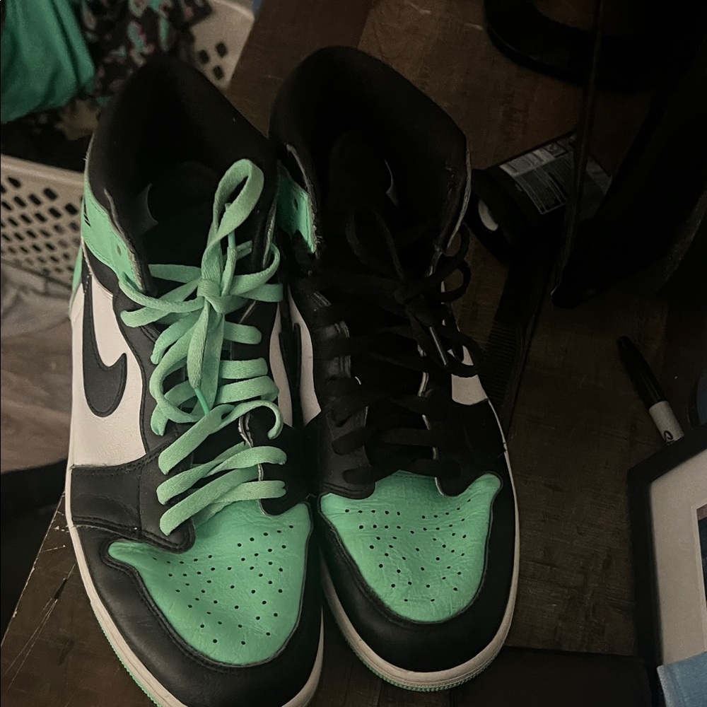 Nike Air Jordan High Top Black and Mint Green - Picture 2 of 3
